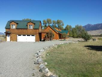 Lodge Montana Yellowstone River Retreat