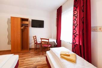 Hostal Pension Floesserstube