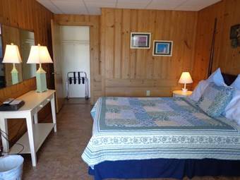 Town & Beach Motel