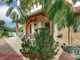 G�te Saint-forgeux-lespinasse, 3 Pi�ces, 4 Personnes - Fr-1-496-37