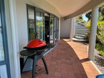 Oceana Heights Paradise - Beautiful 2 Bdrm Self Contained Apartment
