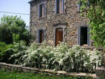 G�te Saint-pierre-roche, 2 Pi�ces, 3 Personnes - Fr-1-630-162
