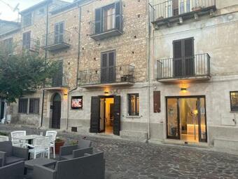Hostal U'giruni