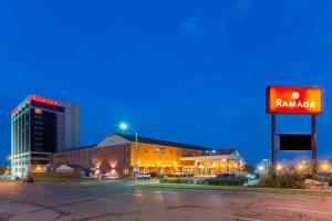 Hotel Ramada Convention Center Downtown Topeka