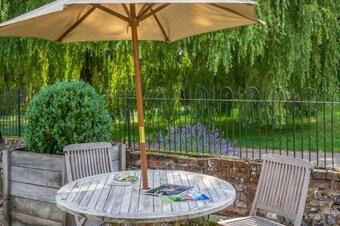 Huge Luxury Loft Cottage In Historic Country Estate - Belchamp Hall Hayloft
