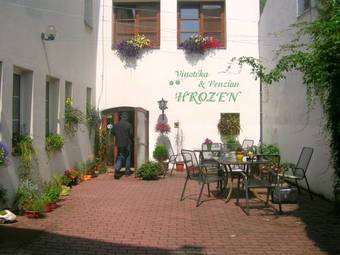 Hostal Penzion A Vinoteka Hrozen