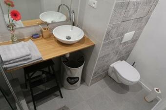 Luxurious Apartment 3 Min Walk To City Center - Snack, Beverages Included In Price