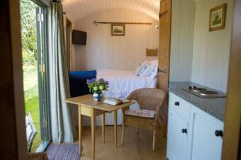 Goldenvalley Shepherd's Hut