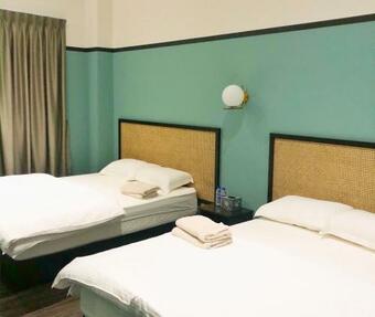 Hostal J Residence