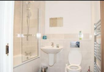 Beautiful 2 Bedroom Apartment! Ensuite! Lakeside