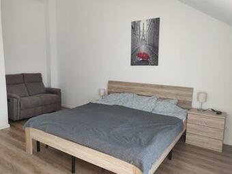 Apartamento Bright Maisonette Apt, 2 Baths, 2 Balcony, 200mbit, Dishwasher, Washdryer, Full Kitchen