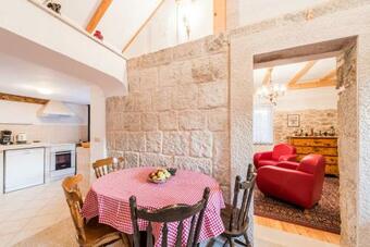 Villa Jj