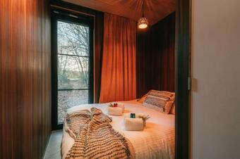 Cabin In The Woods With Hottub