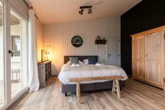 Logis Goemoete - A Romantic Getaway With Private Garden At "houtheem" Farm