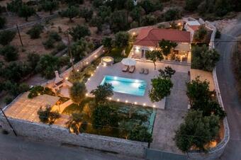 Mani Luxury Villa With Private Pool