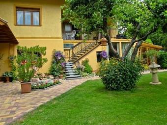 R�zsa Apartman