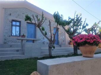 Hostal Laini Guest Houses