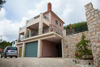 Villa Tzanatos