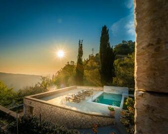 Siora Tanto Rustic Villa