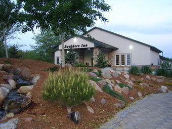 Hotel Boulders Inn & Suites - Denison