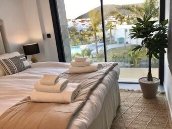 The View Luxury Vacation Apartment 5