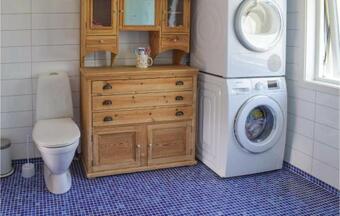 Three-bedroom Holiday Home In Vesteroy