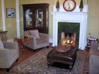Hotel Debary Inn