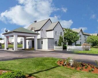 Hotel Residences At Solomon Pond