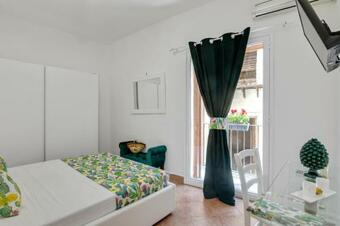 Vucciria Market Apartment With Balconies