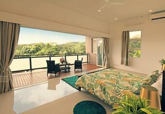 Villa Modern 4 Bedroom House With Private Pool & Views