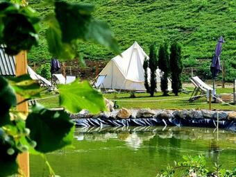 White Tent Mountain View In Camp Garden Park