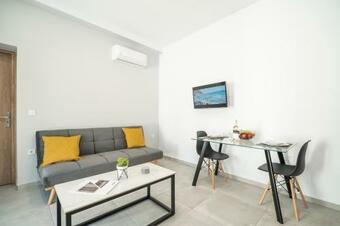 Kiani Apts