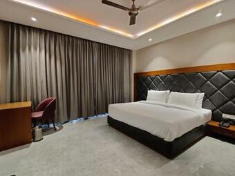 Hotel Parth
