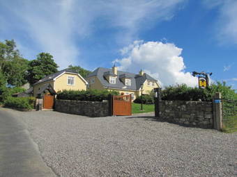 Riverside Lodge B&B