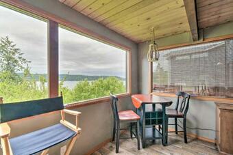 Bright And Airy Home With Sweeping View And Hot Tub