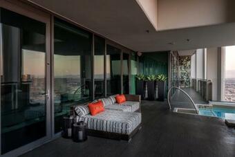 Apartamento $10 Million Penthouse With Jacuzzi On Balcony