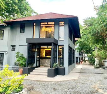 Hotel The Henry Resort Taramindu Laiya