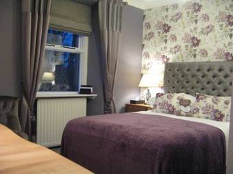 Hostal Elm House
