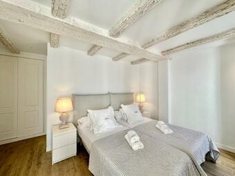 Apartamento Old Town Modern Flat, 4 Minutes From Beach - Eaw Homes