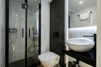Aparthotel Feelathome Ventas Suites