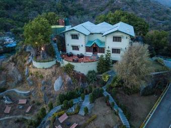 Hotel The Colonial Manek Manor