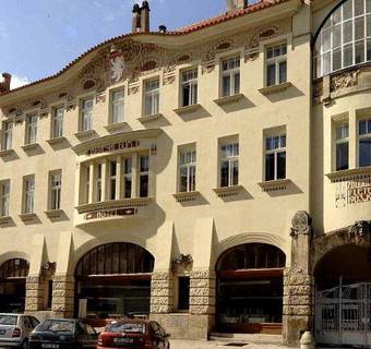 Hotel Okresn� D?m