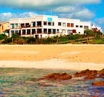 Hostal On The Beach Guesthouse & Apartments