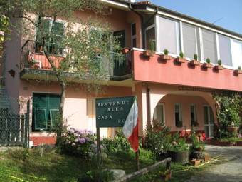 Hostal La Casa Rosa