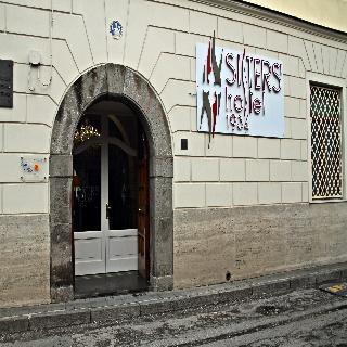 Hotel Sisters Hostel