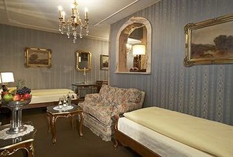 Palais Porcia Hotel