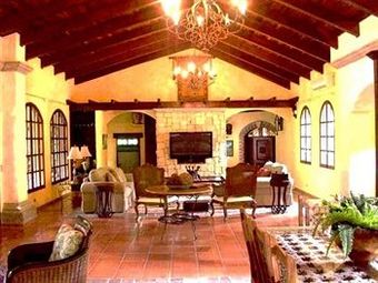 Hostal Forest Hills Suites