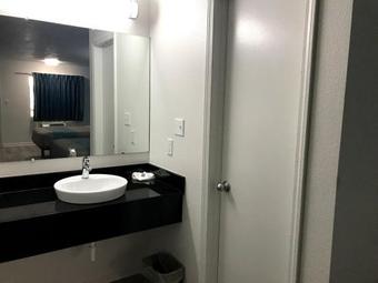 Motel 6 Metropolis