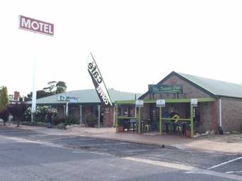 Lake Albert Motel