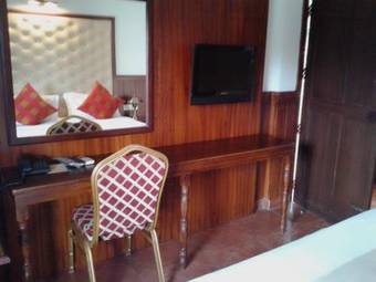 Hotel Regant Lake Village